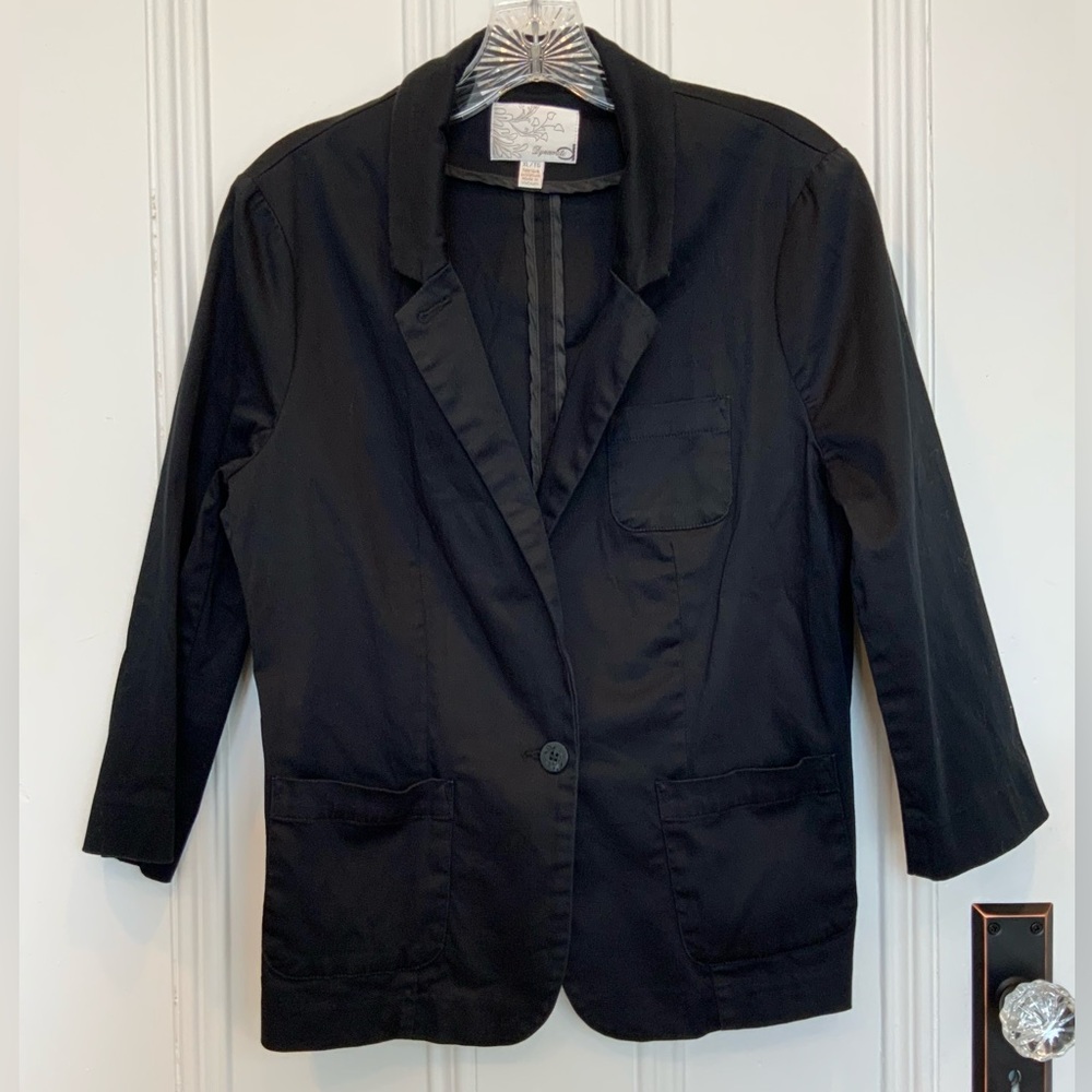 Dynamite Black Quarter Sleeve Single Button Blazer.  Size XL